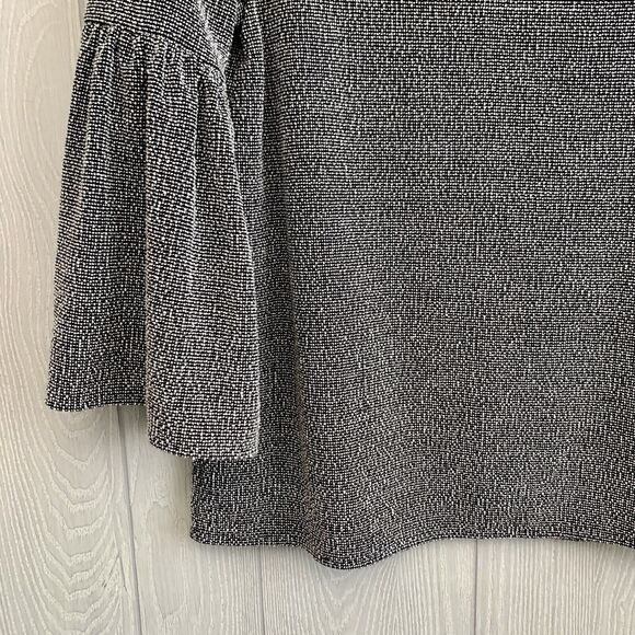Banana Republic Black White Bell Sleeve Top Size Small - Picture 2 of 3